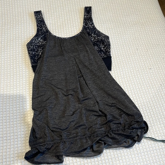 SZ 6 LULULEMON TANK TOP - Picture 1 of 4